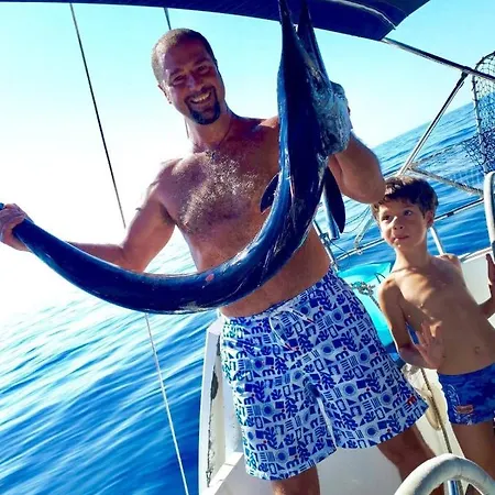Botel Indigo Pieta